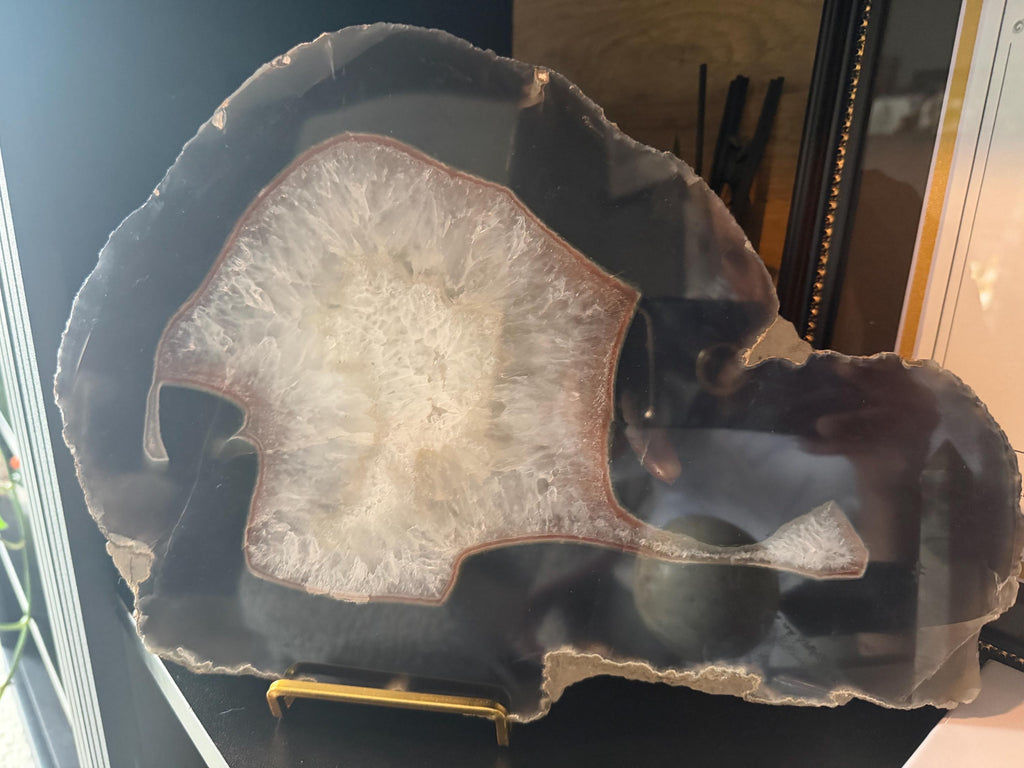 Black and cream agate slab